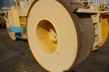 รถบดสามล้อเหล็ก KAWASAKI K12 FROM JAPAN สนใจติดต่อ 063-9316985 ID LINE : 0639316985 ครับ