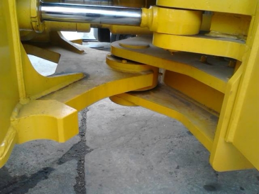 รถตักล้อยาง TCM  L27