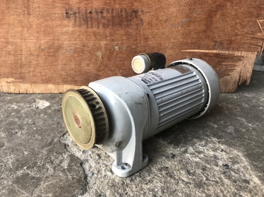 ขายมอเตอร์เกียร์ GTR made in Japan ไฟบ้านญี่ปุ่น 100V อัตราทด 1:25 มีระบบเบรคในตัว เพลาออกประมาณ 58รอบต่อนาที สภาพสวยมาก ขายถูก ราคา 1,300 บาทพร้อมส่ง