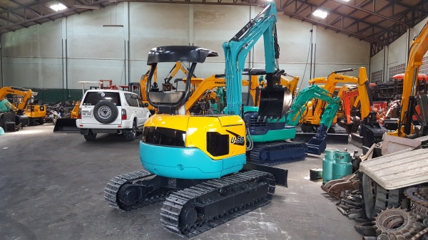 ขาย รถขุด KUBOTA  รุ่น U30 มือสองญี่ปุ่น แทรกเหล็ก สลัก บูทเอวแน่น 100\% คันนี้ มีไลน์ กระแทก สำหรับใส่หัวกระแทก สวยพร้อมใช้งาน มือถือ 0818753444