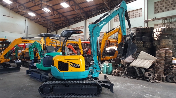ขาย รถขุด KUBOTA  รุ่น U30 มือสองญี่ปุ่น แทรกเหล็ก สลัก บูทเอวแน่น 100\% คันนี้ มีไลน์ กระแทก สำหรับใส่หัวกระแทก สวยพร้อมใช้งาน มือถือ 0818753444