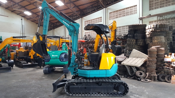 ขาย รถขุด KUBOTA  รุ่น U30 มือสองญี่ปุ่น แทรกเหล็ก สลัก บูทเอวแน่น 100\% คันนี้ มีไลน์ กระแทก สำหรับใส่หัวกระแทก สวยพร้อมใช้งาน มือถือ 0818753444