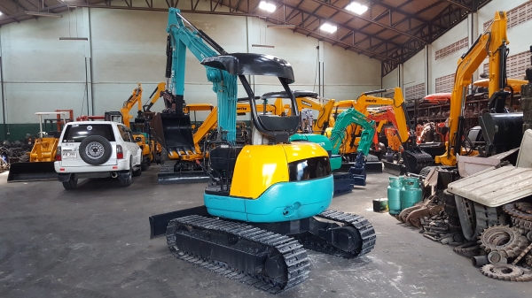 ขาย รถขุด KUBOTA  รุ่น U30 มือสองญี่ปุ่น แทรกเหล็ก สลัก บูทเอวแน่น 100\% คันนี้ มีไลน์ กระแทก สำหรับใส่หัวกระแทก สวยพร้อมใช้งาน มือถือ 0818753444