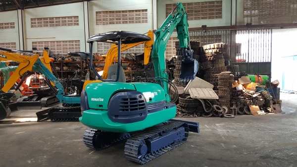 ขาย รถขุด KOMATSU รุ่น PC27-8-- มือสองญี่ปุ่น แทรกเหล็ก สลัก บูทเอวแน่น 100\% คันนี้ มีหัวกระแทกในตัว  สวยพร้อมใช้งาน มือถือ 0818753444