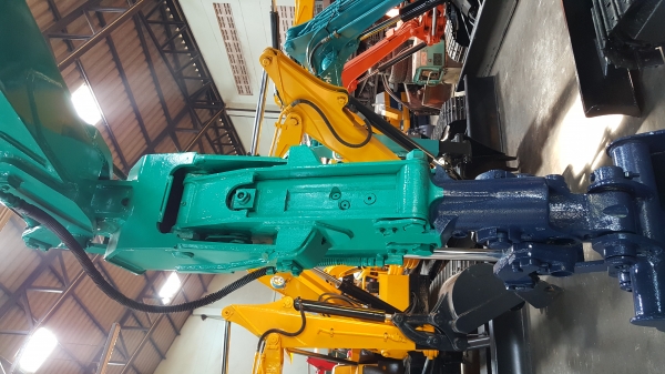 ขาย รถขุด KOMATSU รุ่น PC27-8-- มือสองญี่ปุ่น แทรกเหล็ก สลัก บูทเอวแน่น 100\% คันนี้ มีหัวกระแทกในตัว  สวยพร้อมใช้งาน มือถือ 0818753444