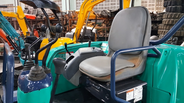 ขาย รถขุด KOMATSU รุ่น PC27-8-- มือสองญี่ปุ่น แทรกเหล็ก สลัก บูทเอวแน่น 100\% คันนี้ มีหัวกระแทกในตัว  สวยพร้อมใช้งาน มือถือ 0818753444