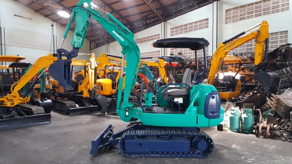 ขาย รถขุด KOMATSU รุ่น PC27-8-- มือสองญี่ปุ่น แทรกเหล็ก สลัก บูทเอวแน่น 100\% คันนี้ มีหัวกระแทกในตัว  สวยพร้อมใช้งาน มือถือ 0818753444