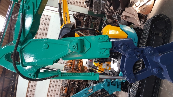 ขาย รถขุด KOMATSU รุ่น PC27-8-- มือสองญี่ปุ่น แทรกเหล็ก สลัก บูทเอวแน่น 100\% คันนี้ มีหัวกระแทกในตัว  สวยพร้อมใช้งาน มือถือ 0818753444