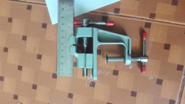 ขายปากกาจับขอบโต๊ะขนาด 1 1/2&quot; MADE IN JAPAN.งานเก่า