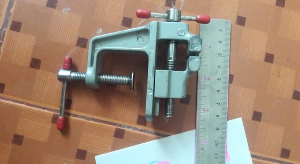 ขายปากกาจับขอบโต๊ะขนาด 1 1/2&quot; MADE IN JAPAN.งานเก่า