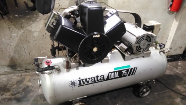 **ขายถูกๆ ปั้มลมมือสองจากญี่ปุ่น**IWATA 10แรง ถัง218ลิตร  ทดสอบเรียบร้อย แน่นๆ นิ่งๆเงียบๆ ทุกระบบทำงานได้ดีมาก พร้อมใช้งานครับ