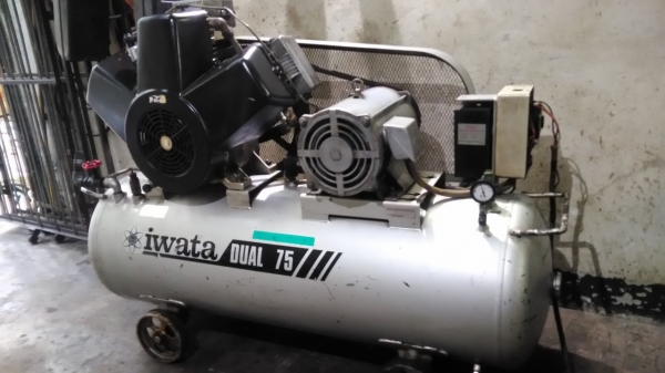 **ขายถูกๆ ปั้มลมมือสองจากญี่ปุ่น**IWATA 10แรง ถัง218ลิตร  ทดสอบเรียบร้อย แน่นๆ นิ่งๆเงียบๆ ทุกระบบทำงานได้ดีมาก พร้อมใช้งานครับ