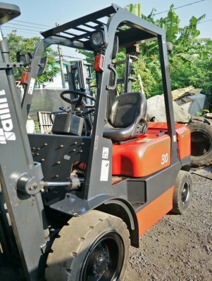 +++ ขายโฟล์คลิฟท์  HELI FD30  ขนาด 3  ตัน  เครื่องยนต์ดีเซล  เสา 6  เมตร  เกียร์ออโตเมติค  ยางตัน