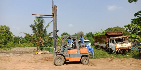 โฟลิฟโตโยต้ารุ่น6. 3.5ตันเสา4เมตรเบนซิล+LPHเกียรธรรมดาสภาพเก่านอกสีเดิมๆพร้อมใช้