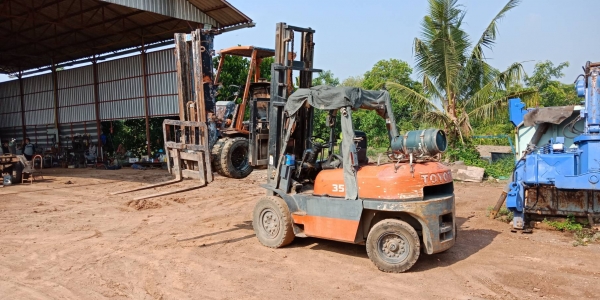 โฟลิฟโตโยต้ารุ่น6. 3.5ตันเสา4เมตรเบนซิล+LPHเกียรธรรมดาสภาพเก่านอกสีเดิมๆพร้อมใช้