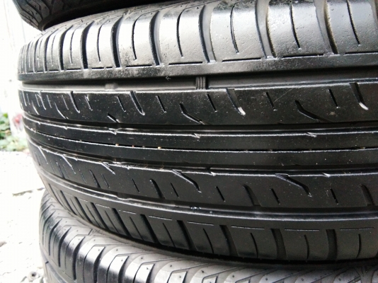 ขายยาง 215/70R16 DUNLOP PT3 ปี16 ดอกยางหนาเต็มสดเท่ากัน สภาพ90\% ชุดละ 4500 บาท ขายยาง 215/70R16 DUNLOP PT3 ปี16 ดอกยางหนาเต็มสดเท่ากัน สภาพ90\% ชุดละ 4500 บาท
