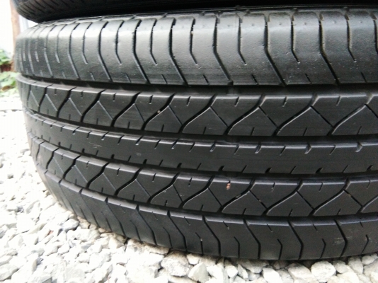 ขายยาง 235/55R19 DUNLOP MADE IN JAPAN ปี17 ดอกยางหนาเต็มสดเท่ากันไม่แตกลายไม่ร้าวไม่กินข้างไม่มีปะ สภาพ95\% ชุดละ 8900 บาท