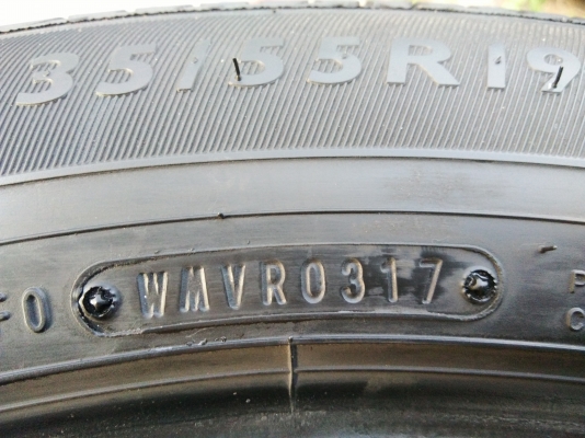 ขายยาง 235/55R19 DUNLOP MADE IN JAPAN ปี17 ดอกยางหนาเต็มสดเท่ากันไม่แตกลายไม่ร้าวไม่กินข้างไม่มีปะ สภาพ95\% ชุดละ 8900 บาท