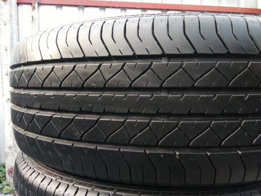 ขายยาง 235/55R19 DUNLOP MADE IN JAPAN ปี17 ดอกยางหนาเต็มสดเท่ากันไม่แตกลายไม่ร้าวไม่กินข้างไม่มีปะ สภาพ95\% ชุดละ 8900 บาท