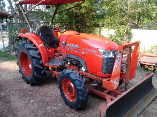 ขายรถไถ 36  แรง ปลายปี 53  อุปกรณ์   หน้า หลัง   เครื่องดี เกียร์ดี สภาพพร้อมใช้