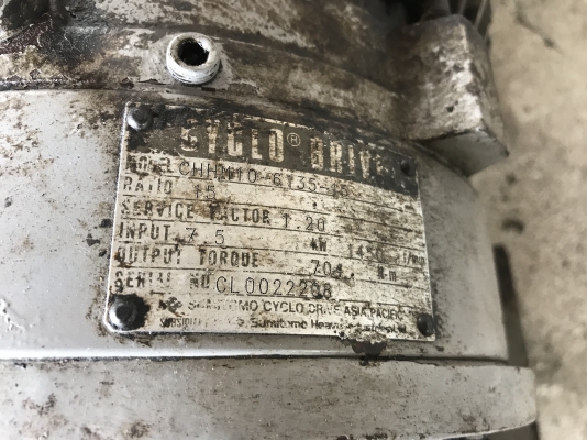 ขายมอเตอร์เกียร์ Cycro drive Sumitomo 10HP. 380V อัตราทด 1:15 เพลาออกประมาณ 100รอบต่อนาที สภาพสวยมากเดิมๆ (สีไม่ค่อยสวยเครื่องจอดนาน)วิ่งนิ่ม พร้อมใช้งาน มี 2ตัวครับ ราคาตัวละ 19,500 บาท