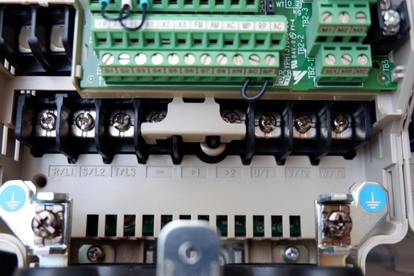 อินเวอร์เตอร์10แรง380v เหลือ1ตัว อินเวอร์เตอร์10แรง380v เหลือ1ตัว