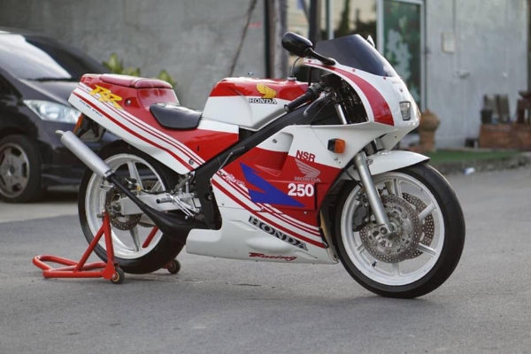 ร้าน วุฒิ นนบุรี ขายHONDA NSR250cc. MC18 ในตำนาน