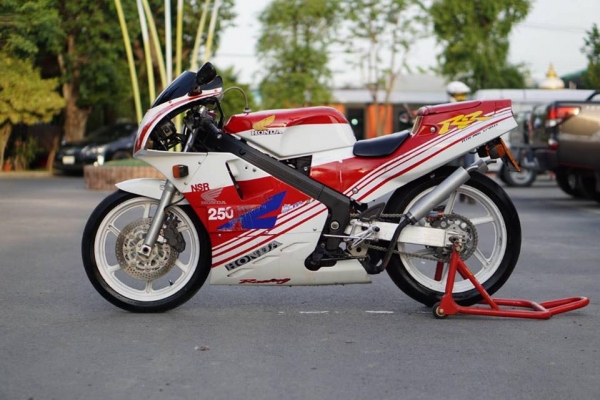 ร้าน วุฒิ นนบุรี ขายHONDA NSR250cc. MC18 ในตำนาน