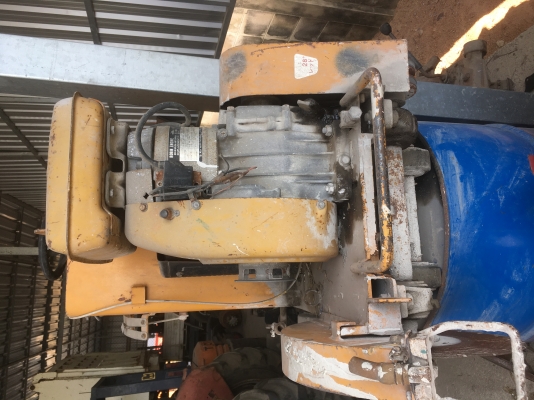 ขายด่วนเครื่องตัดถนมคอนกรีตของนอก