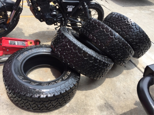 ยาง All Maxxis980 265 70 16 สิ้นปี14 ดอกเต็ม ไม่มีปะ ใช้ยาว ราคาไม่แพง