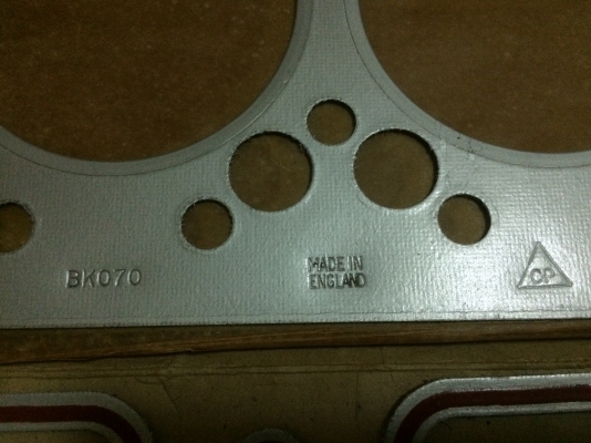 ขายปะเก็นฝาสูบสำหรับเครื่องยนต์เปอร์กิ้น Perkins 4.236 ขายปะเก็นฝาสูบสำหรับเครื่องยนต์เปอร์กิ้น Perkins 4.236