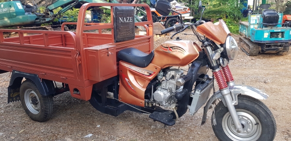 3 ล้อการเกษตรและก่อสร้าง 200 cc.  กะบะกว้าง 1.30 x 2.00 ซ.ม.