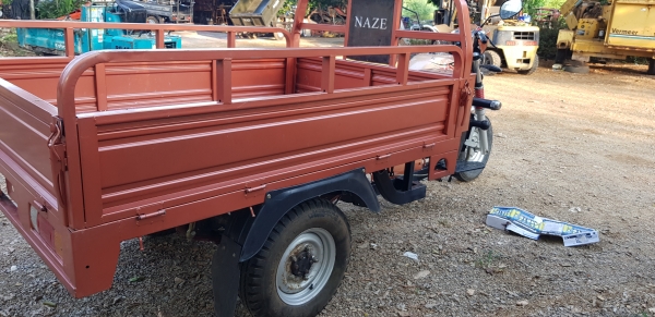 3 ล้อการเกษตรและก่อสร้าง 200 cc.  กะบะกว้าง 1.30 x 2.00 ซ.ม.