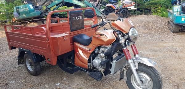 3 ล้อการเกษตรและก่อสร้าง 200 cc.  กะบะกว้าง 1.30 x 2.00 ซ.ม.