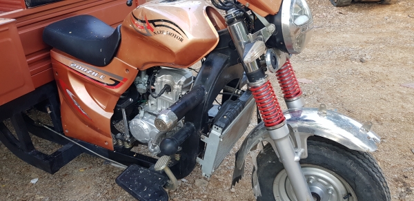 3 ล้อการเกษตรและก่อสร้าง 200 cc.  กะบะกว้าง 1.30 x 2.00 ซ.ม.