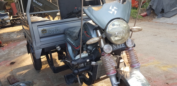 3 ล้อการเกษตรและก่อสร้าง 200 cc.  กะบะกว้าง 1.30 x 2.00 ซ.ม.