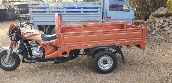 3 ล้อการเกษตรและก่อสร้าง 200 cc.  กะบะกว้าง 1.30 x 2.00 ซ.ม.