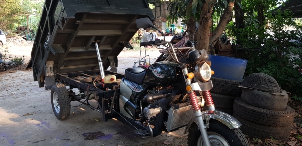 3 ล้อการเกษตรและก่อสร้าง 200 cc.  กะบะกว้าง 1.30 x 2.00 ซ.ม.