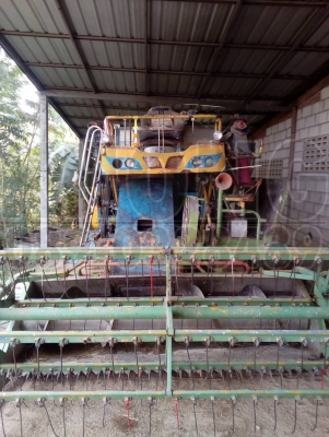 ขายด่วน รถเกี่ยว ช้างน้อยไวไฟ  รุ่นใส่กะสอบเครืองtoyota 120แรงเครืองนอก ปั้มแรงตัวเดิน 8hp รถพร้อมใช้ ขาย 220000 เท่านั้น