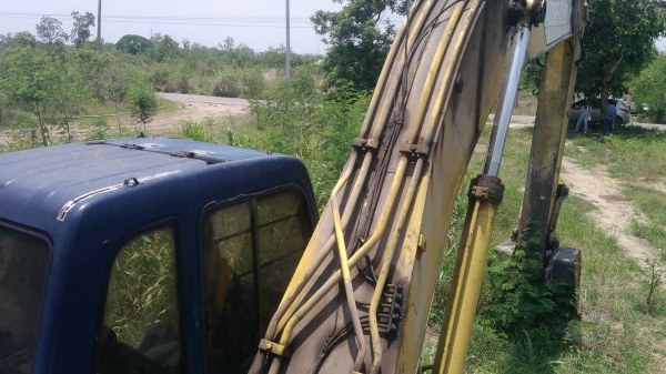 SK200MARK3 เอกสารเล่ม ช่วงล่างบูชกลม โช่สูง เอวแน่น มีติ่ที่ใบหัก16แผ่นแต่แผ่นยังหนา เครี่องเดิมปั้มเดิมไม่โหลด ฉีกตัวแรง เดินเร็ว ระบบแอร์มี จอกล่องอยู่ครบได้ไปคุ้ม อยากได้ของดีราคาถูกต้องรีบ ราคา 395,000บ. สนใจ 0835601591