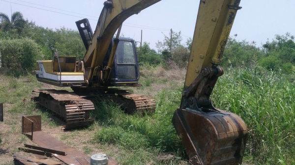 SK200MARK3 เอกสารเล่ม ช่วงล่างบูชกลม โช่สูง เอวแน่น มีติ่ที่ใบหัก16แผ่นแต่แผ่นยังหนา เครี่องเดิมปั้มเดิมไม่โหลด ฉีกตัวแรง เดินเร็ว ระบบแอร์มี จอกล่องอยู่ครบได้ไปคุ้ม อยากได้ของดีราคาถูกต้องรีบ ราคา 395,000บ. สนใจ 0835601591