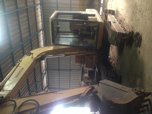 ขายรถแม็คโครพร้อมรถบรรทุก เทเลอร์สิบล้อสองเพลา พร้อมใช้งาน ขายรถแม็คโครพร้อมรถบรรทุก เทเลอร์สิบล้อสองเพลา พร้อมใช้งาน