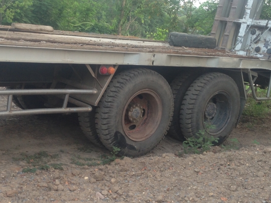 ขายรถแม็คโครพร้อมรถบรรทุก เทเลอร์สิบล้อสองเพลา พร้อมใช้งาน ขายรถแม็คโครพร้อมรถบรรทุก เทเลอร์สิบล้อสองเพลา พร้อมใช้งาน