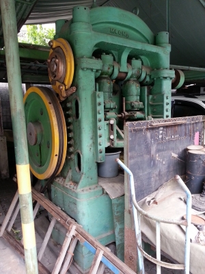 ขายเครื่องปั๊มขึ้นรูป200T 60000บาท ขายเครื่องปั๊มขึ้นรูป200T 60000บาท