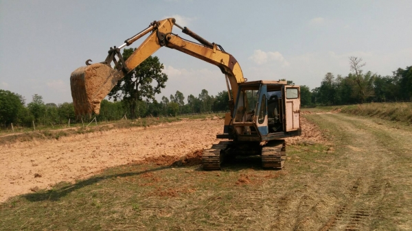 ขายแบคโฮโคโมซุPC60เครื่องไม่มีไอเอวแน่นปั้มดีโซ่ดีรถใช้งานอยู่สนใจโทร0641019335/0807346335ครับ