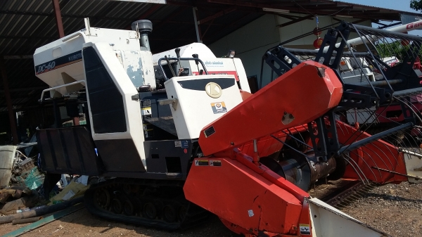 รถเกี่ยวข้าวDc-60