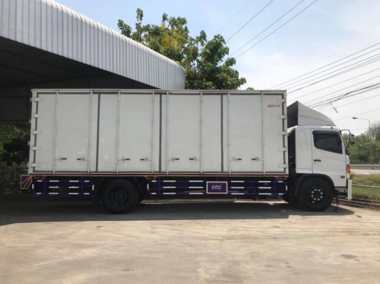 Hino mega FG8JRLA Euro 3 เครื่องคอมมอลเรล 212 เเรง ตู้ 10 บานเปิดได้รอบไม่มีเสากลาง ช่วงยาว 7.50 เมต