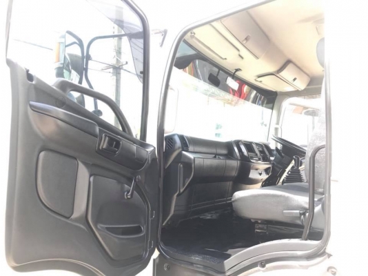 Hino mega FG8JRLA Euro 3 เครื่องคอมมอลเรล 212 เเรง ตู้ 10 บานเปิดได้รอบไม่มีเสากลาง ช่วงยาว 7.50 เมต