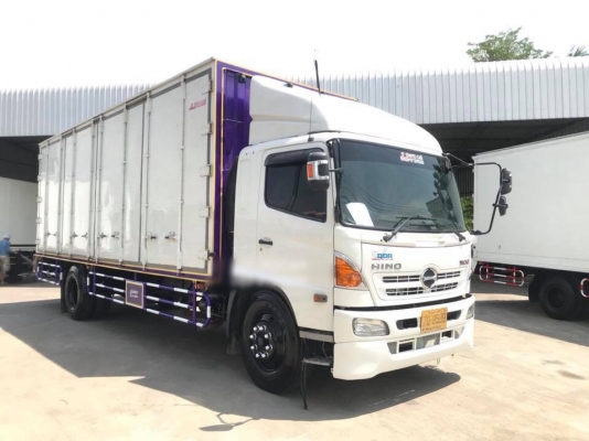 Hino mega FG8JRLA Euro 3 เครื่องคอมมอลเรล 212 เเรง ตู้ 10 บานเปิดได้รอบไม่มีเสากลาง ช่วงยาว 7.50 เมต
