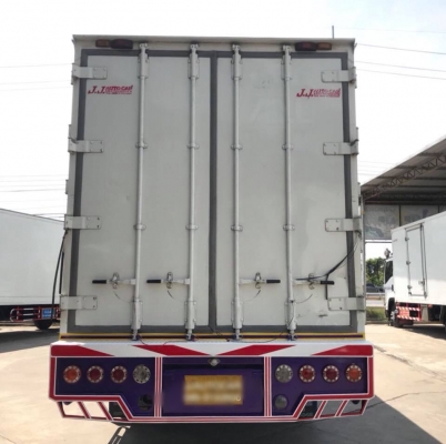 Hino mega FG8JRLA Euro 3 เครื่องคอมมอลเรล 212 เเรง ตู้ 10 บานเปิดได้รอบไม่มีเสากลาง ช่วงยาว 7.50 เมต